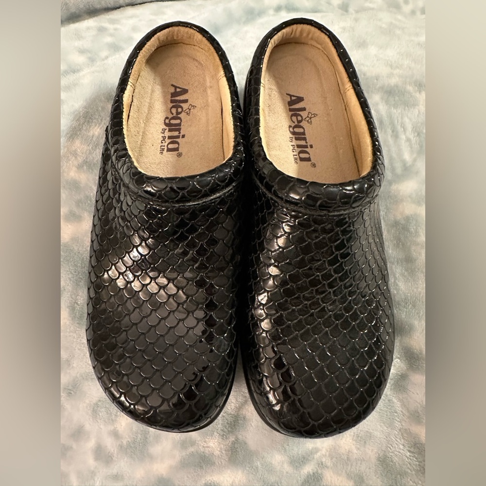 Alegria Black Droplet Kayla KAY-430 Women's 36 US 5.5 Slip On Clogs Mules Scales